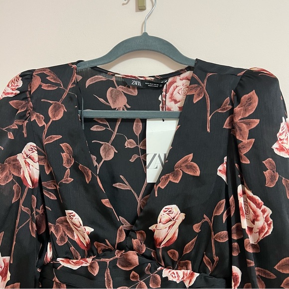 Rose printed Chiffon blouse in black with pink roses in a size US S- Zara - Picture 3 of 9